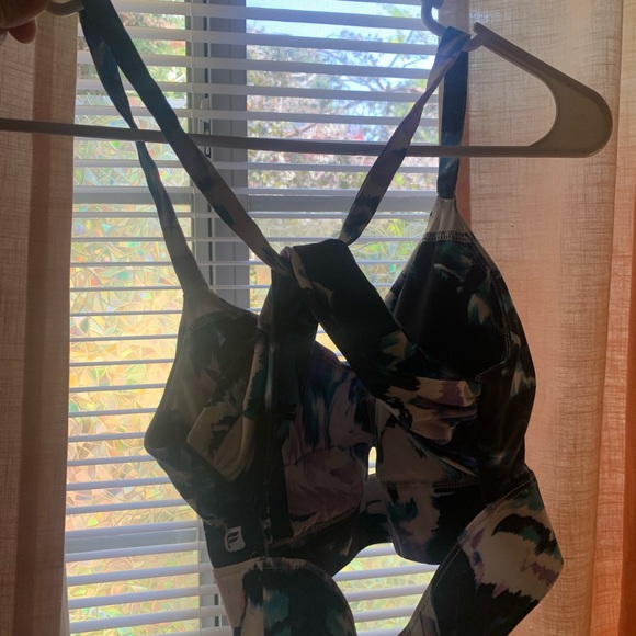 Fabletics xs two piece set. Worn only once for a photo shoot - Picture 2 of 3